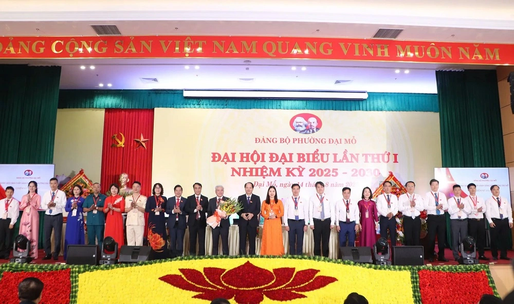 Công ty Cổ phần Dịch vụ Trường học Quang Minh đồng hành cùng phường Đại Mỗ xây dựng đô thị kiểu mẫu