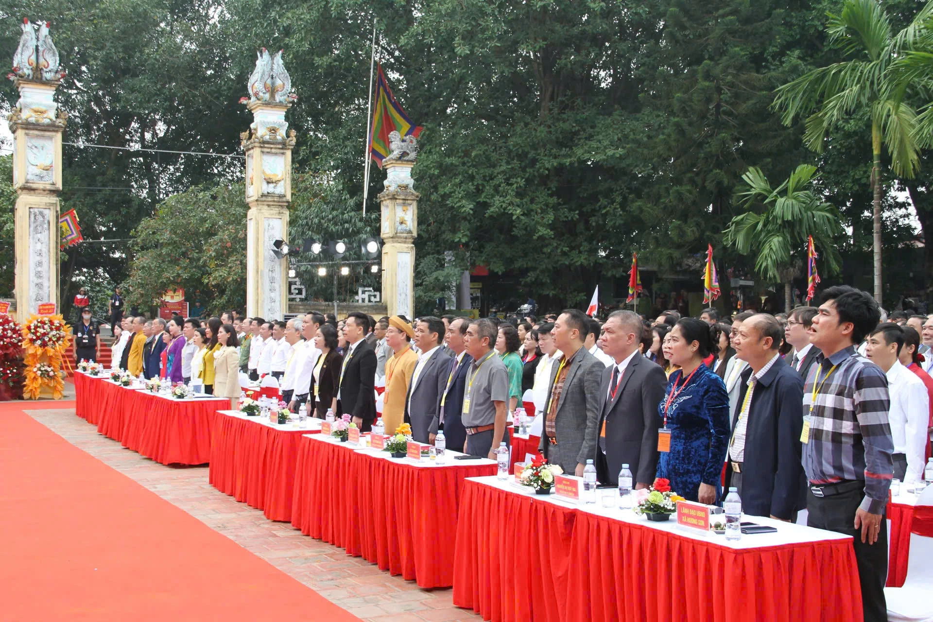 Công ty Cổ phần Dịch vụ Trường học Quang Minh đồng hành cùng xã Mỹ Đức tổ chức Lễ kỷ niệm 100 năm xây dựng Đền Đức Trần triều